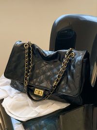 “Annie’s Essential Guide: The Versatile Quilted Flapbag for Every Woman’s Lifestyle”