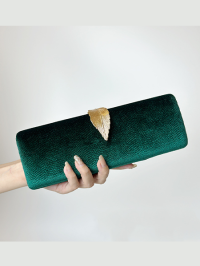 “Unveiling Gracelynn: The Epitome of Elegance in a Velvet Gold Leaf Evening Clutch”