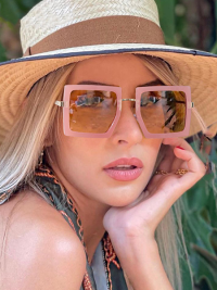 “Discover the Allure of Soleil: Stylish Gradient Sunglasses for Every Style and Gender”