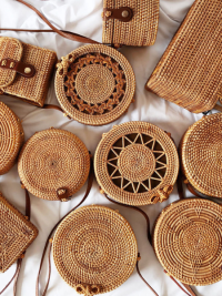 “Embrace Summer Elegance with Scottie’s Handmade Mini Rattan Straw Weaving Shoulder Bag”